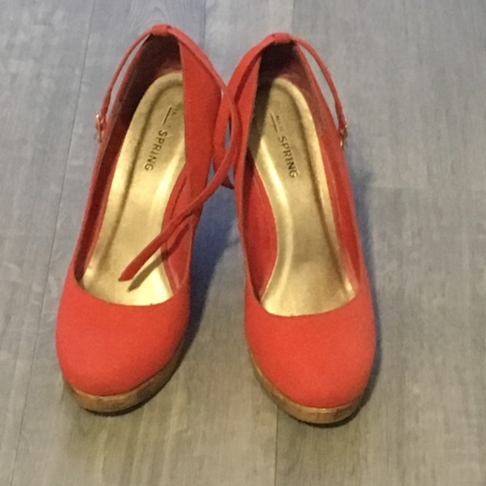 Call it Spring Coral wedges | Size 7